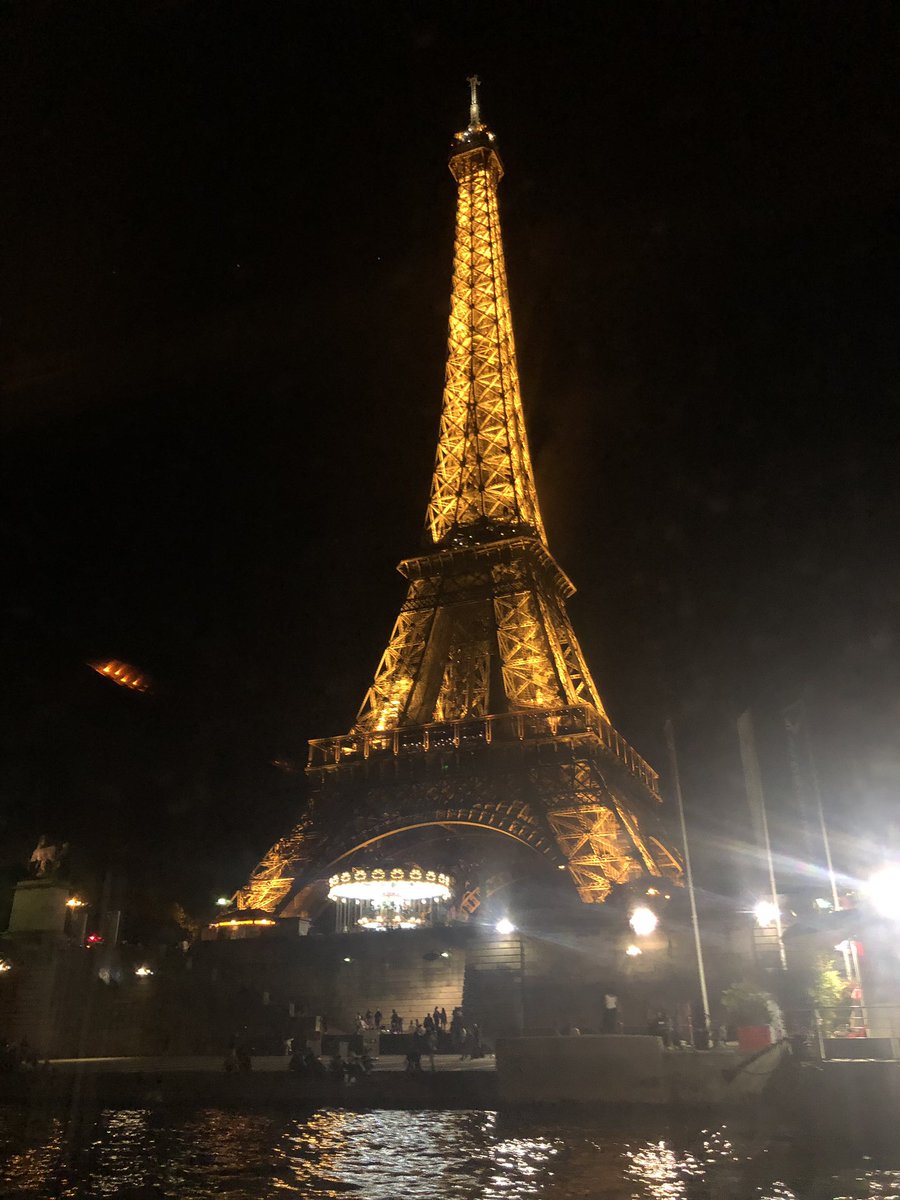 charleylas's tweet photo. Sad to be leaving this beautiful city but happy to be coming home a wife to be 💍❤️ @mayes_lee https://t.co/XaK4dyWAEA