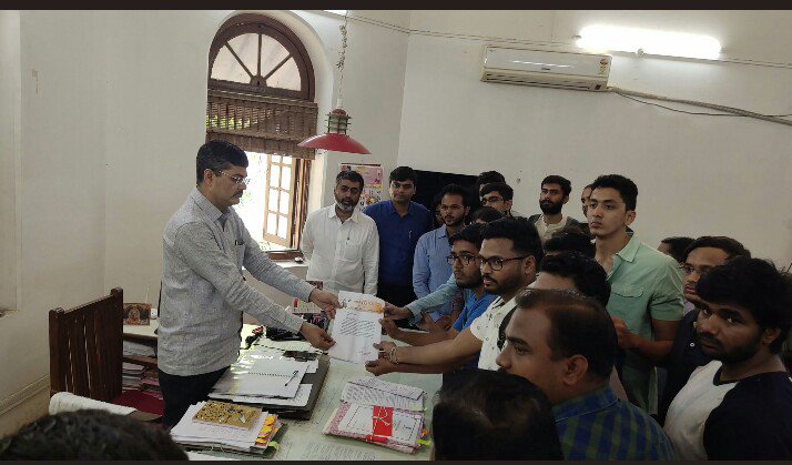 BelosheShivaji's tweet photo. Nashik Reacts on MBA Admission Delay Issue - Don't mess with students

@NashikNews
@justnashik
@minashikkar
@ABPNews
@abpmajhatv
@ndtv
@timesofindia
@htTweets
@aajtak
@CNNnews18
@ChetaN_BaguL93
#MBADelay #CETCELL https://t.co/qWmXy0I0xx https://t.co/uHlDypdG8P