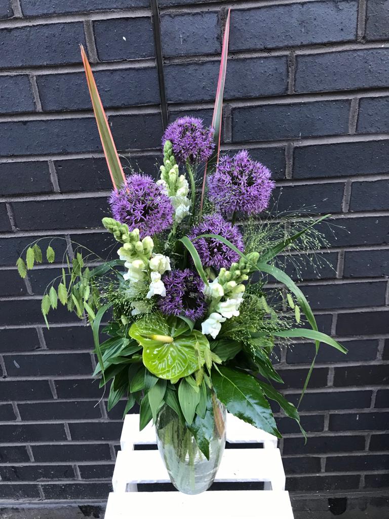 TurnersFlorists's tweet photo. Join many of the other Hammersmith businesses that are already brightening up their work place/reception/board room/counters etc with one of our stunning arrangements... visit us in store or call 0203 8020998 to discuss your requirements 💮 https://t.co/AazITFEmK4