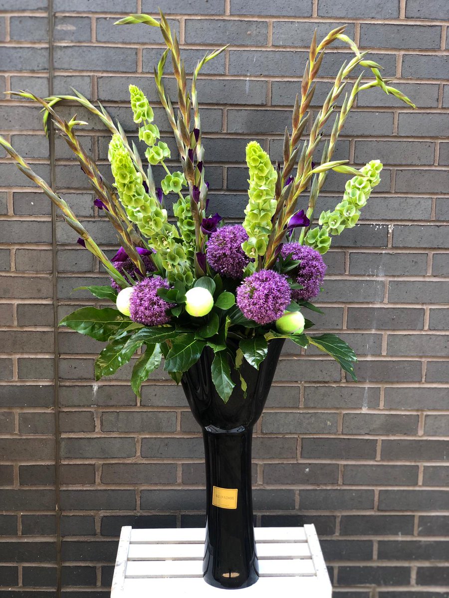 TurnersFlorists's tweet photo. Join many of the other Hammersmith businesses that are already brightening up their work place/reception/board room/counters etc with one of our stunning arrangements... visit us in store or call 0203 8020998 to discuss your requirements 💮 https://t.co/AazITFEmK4