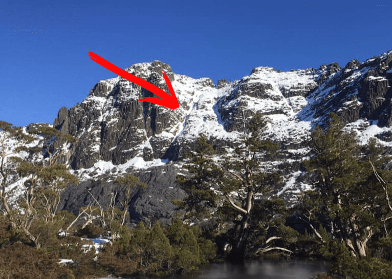 Video: 2 skiers conquered this couloir on Cradle Mountain in Tasmania snowsbest.com/crazy-ski-line…