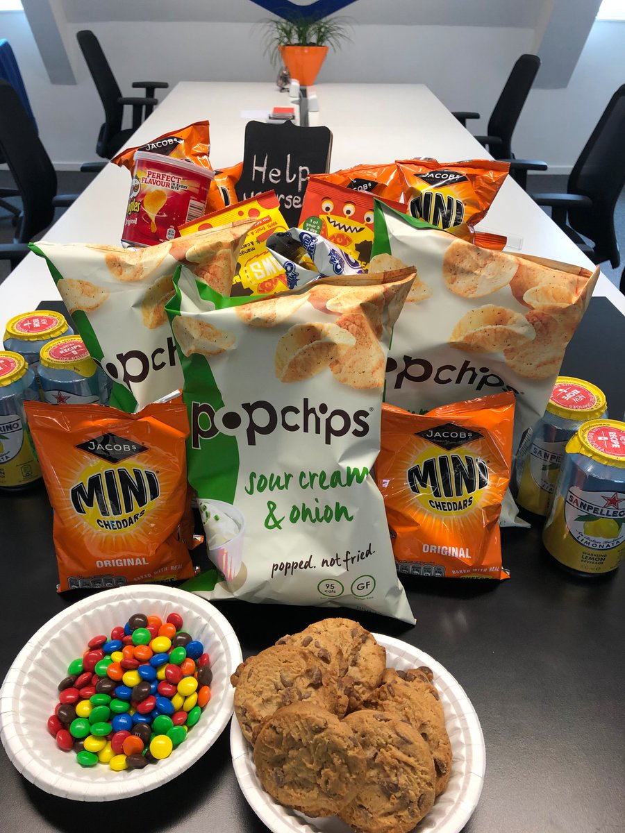 Really excited to kick off #HutZero5 with amazing future #entrepreneurs and almost as amazing snacks! 💪 What a way to start of a week of #innovation 💥