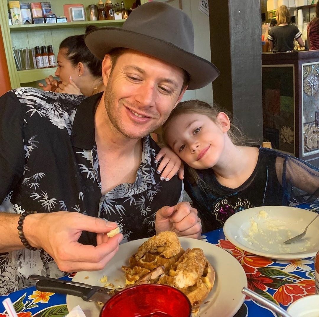 aneeta_KA's tweet image. Father is the only person who hides all his  problems just to  see You smile ❤
Like Father Like Daughter
#JensenAckles
#Justicejay
#supernatural
#SPNFamiIy