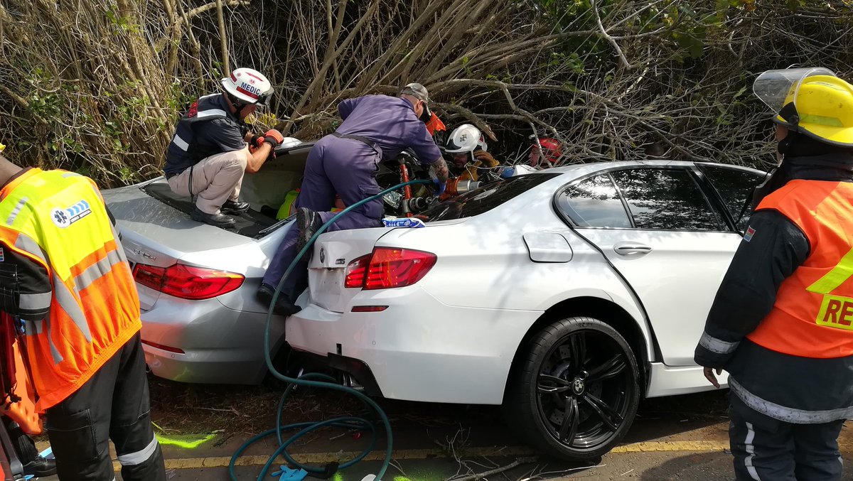 Netcare911_sa's tweet photo. KZN: Four people have sustained serious injuries in a collision between 3 vehicles on the M4 between La Lucia &amp; uMhlanga @News24 @FatalMoves @IOL @northglennews @EWNTraffic @durbannorthnews @ecrtraffic @TabloidNewsKZN @Netwerk24 @SABCNewsOnline @TimesLIVE @ECR_Newswatch @eNCA https://t.co/AOWUOIESMM
