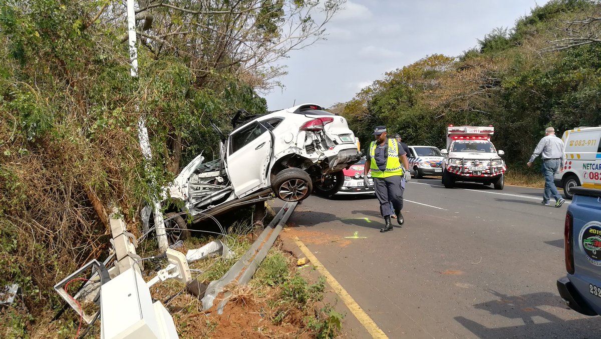 Netcare911_sa's tweet photo. KZN: Four people have sustained serious injuries in a collision between 3 vehicles on the M4 between La Lucia &amp; uMhlanga @News24 @FatalMoves @IOL @northglennews @EWNTraffic @durbannorthnews @ecrtraffic @TabloidNewsKZN @Netwerk24 @SABCNewsOnline @TimesLIVE @ECR_Newswatch @eNCA https://t.co/AOWUOIESMM