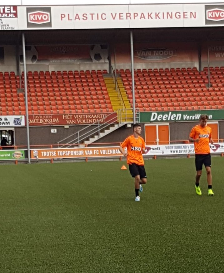 BlauFcvd's tweet image. Aanvaller Leon Maloney (18) traint mee bij FC Volendam 🏴󠁧󠁢󠁥󠁮󠁧󠁿 #proef #fcvolendam #leonmaloney #portsmouthfc #kkd