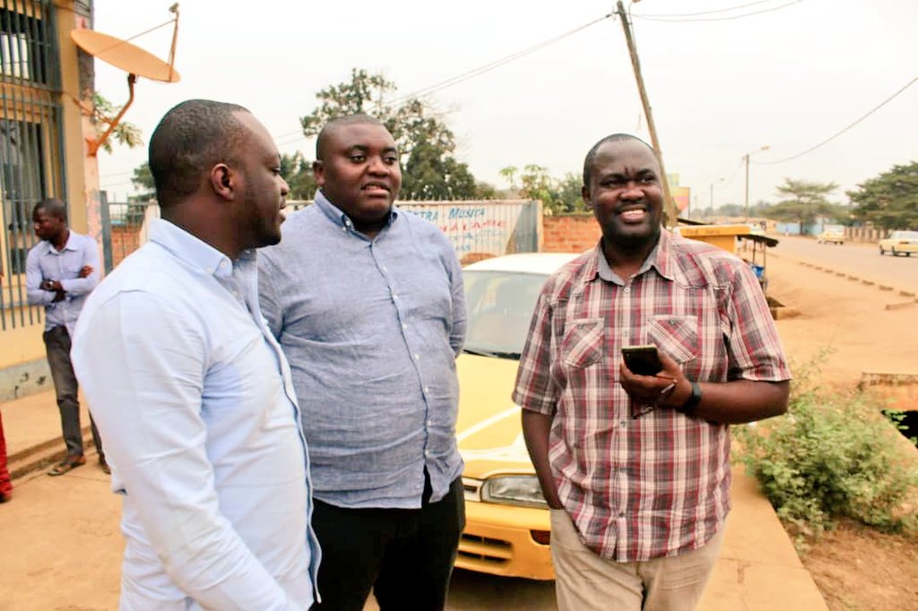 BibericLokwa's tweet photo. [#INSTANT #WorkToWork]
• Parce qu'il nous faut #Agir au lieu de parler
• Parce qu'il nous faut #Booster les jeunes de l'intérieur du pays.
C'est avec plaisir qu'ensemble avec la communauté #OUKALEY, nous avions eu des séances de travail à #BOUANSA &amp; #NKAYI. https://t.co/gdcjy2gcdH