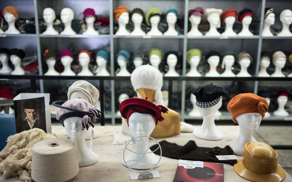 ➡ "Le béret, symbole de la 🇫🇷, retrouve des couleurs. Les ateliers <a href="/laulhere_beret/">Laulhère</a> [...] le remettent patiemment à la mode". Coiffant <a href="/rihanna/">Rihanna</a>, <a href="/Madonna/">Madonna</a> ou nos #militaires... avec <a href="/le_Parisien/">Le Parisien</a>, revivez l'aventure de cette maison <a href="/labelepv/">Label EPV</a> fondée en 1840.👉bit.ly/2TIMd2l