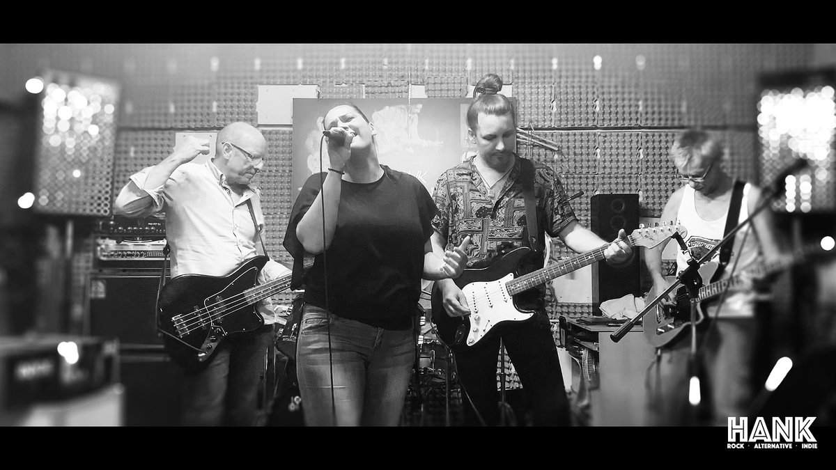 hank_vienna's tweet photo. Finalizing our new song „Der Kandidat“ by HANK 😈
#musicmonday #chrisamay #d3sign #hankvienna #ibizagate #gegenrechts https://t.co/YHCpWrfqnI