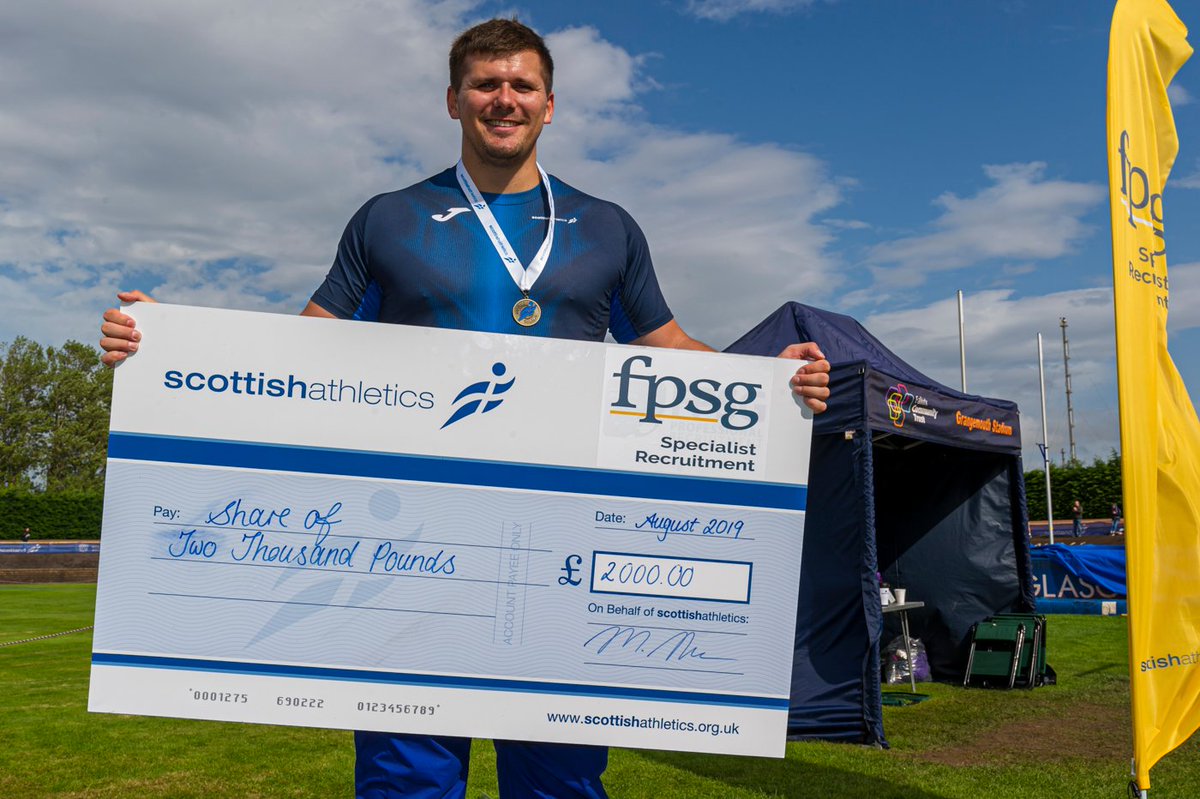 FAR-FLUNG CHAMP SAYS THANKS
<a href="/PercyNic/">Nick Percy</a> won't be home just yet but loves Scottish champs:
'We've been coming 9 years from Isle of Wight - <a href="/scotathletics/">scottishathletics</a> Officials know me and I know them. They are brilliant. Thanks'
youtube.com/watch?v=1is3Ro…
#SALtogether
@SALMarkMunro <a href="/leslie_roy1/">Leslie Roy</a>
