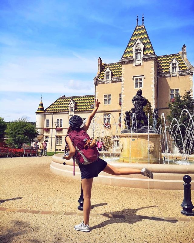 travelsofplushy's tweet photo. Good morning, Plushies!! 🐻🌼. Last weekend was about something I have never done: biking holiday! 🚴 .. Took the bike, and went to the Burgundy area in France to explore the vineyards by bike. Here we were in Meursault, a village on "La Voie des Vignes… https://t.co/u3SfGQ2x3L https://t.co/gZt6lNka7R