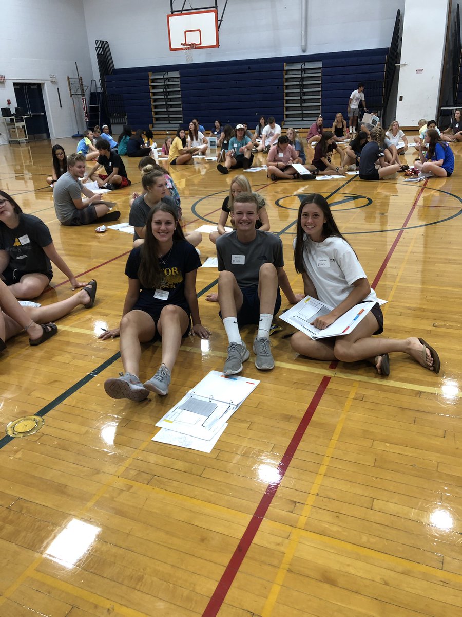 VictorSeniorHS's tweet image. Link Leaders are excited to meet our freshmen and new students tomorrow. Freshman Orientation @ 7:30 and New Student orientation @ 8:45. @VictorSchools