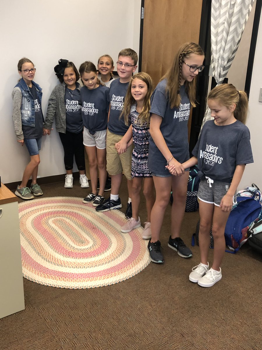 mrsharnish_WIS's tweet photo. Student Ambassadors meeting was this morning. We discussed what characteristics leaders posses. We then did some team building exercises. It was great to see the different leadership styles of this group come out! #studentleaders #kindnesscrew #studentambassadors https://t.co/4oY3YcseNi