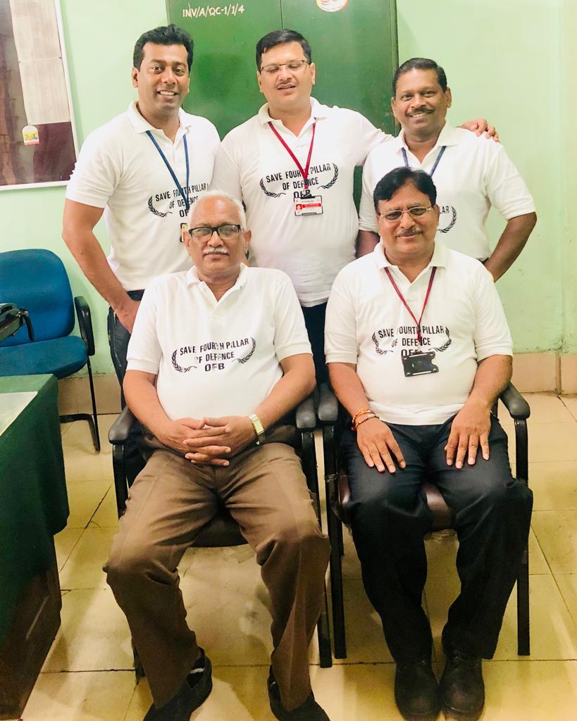 zubaire786's tweet photo. "Old & Young... Production & Quality ...All have held their arms together to protest against Corporatisation... to Save The Fourth PILLAR of Defence.. A small gesture..with a big purpose..!! Kudos to all our heroes 👏👏#IOFSA, https://t.co/1XZXMTwyic
