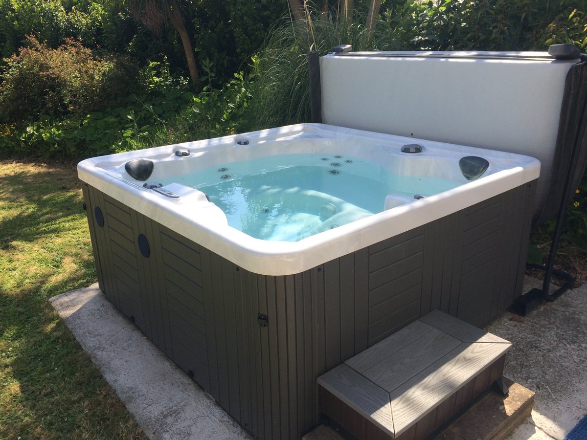 CroftonHouseTQ2's tweet photo. Got to admit we have had a few wet days but still a great place to relax in the hot tub, sauna, steam and indoor pool on such days. Why not come and join us? https://t.co/QnYn8ZBQ3c