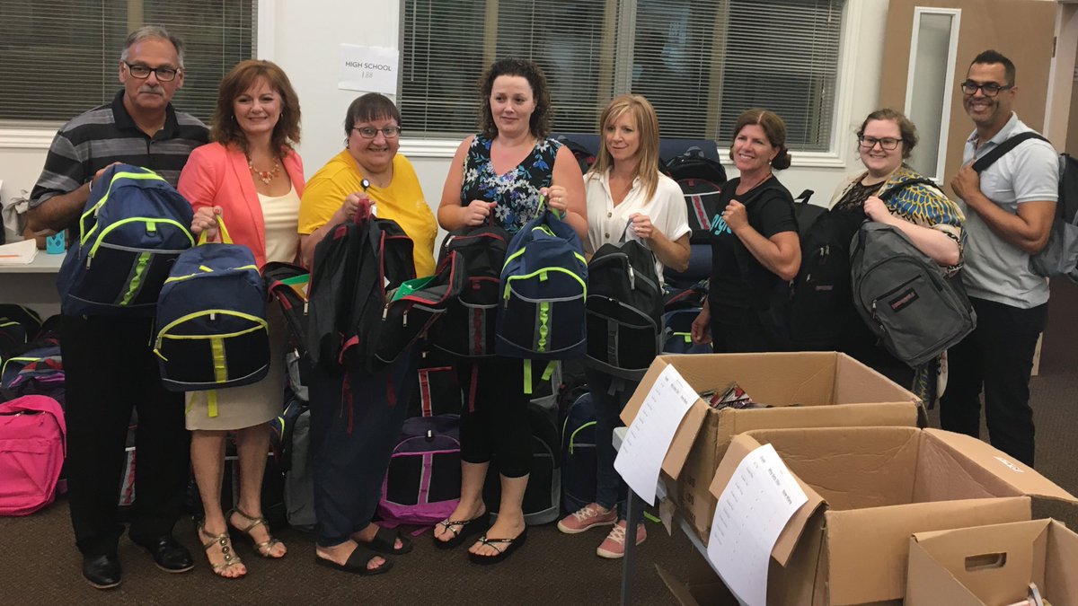 UnitedWayinCK's tweet image. Special thanks @enbridgegas volunteers! They already have all the senior grades done before lunch 📚✔️ #OperationBackPacks