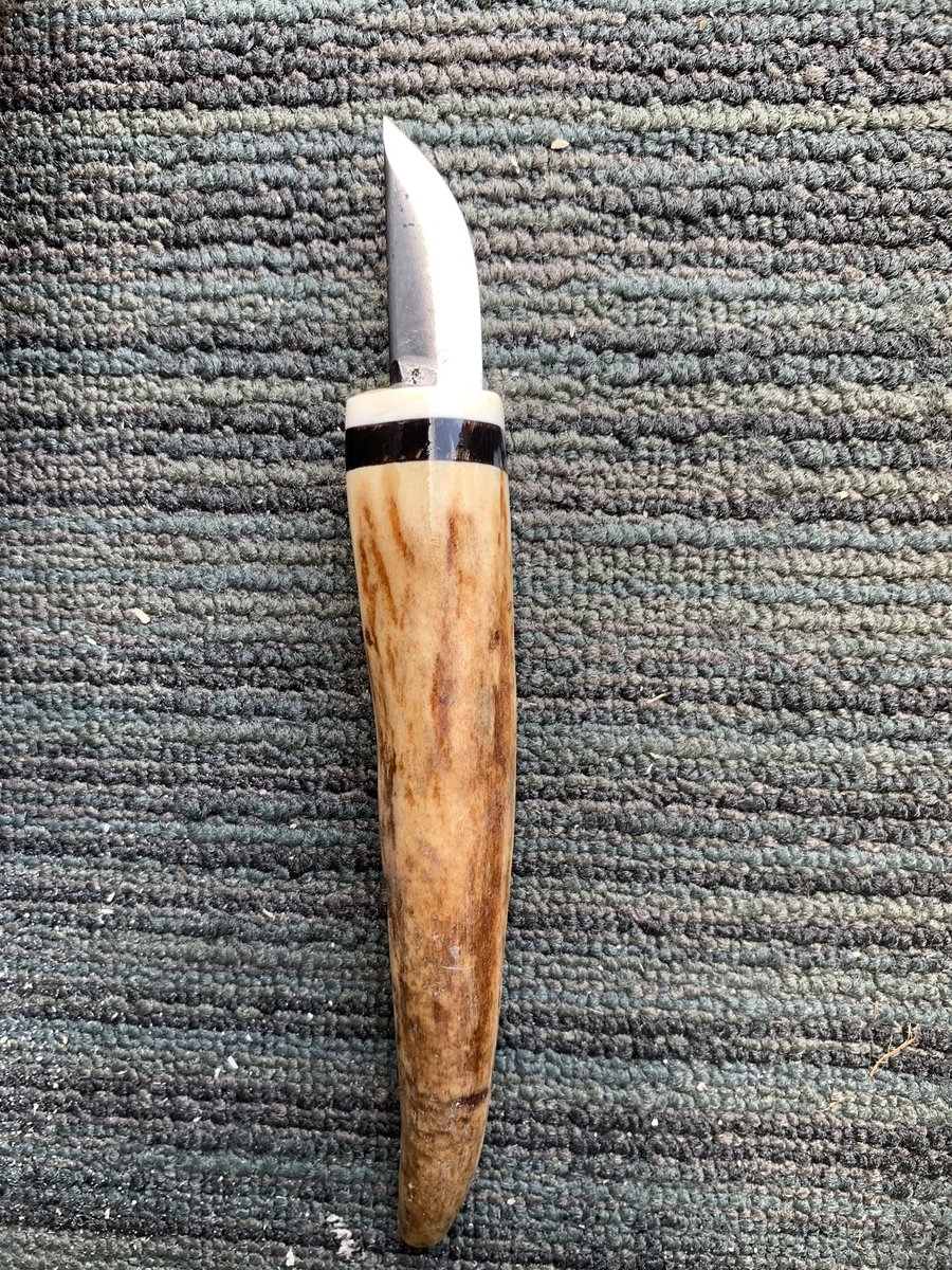 Basha1972's tweet photo. That’s one of the carving knives done, just the bigger one to drill & glue in next then to think about blade covers maybe just a little slip for them both #knifekit #makeyourown #woodcarving #bushcraft #outdoors #antler #buffalohorn https://t.co/YnRhLCvGIm