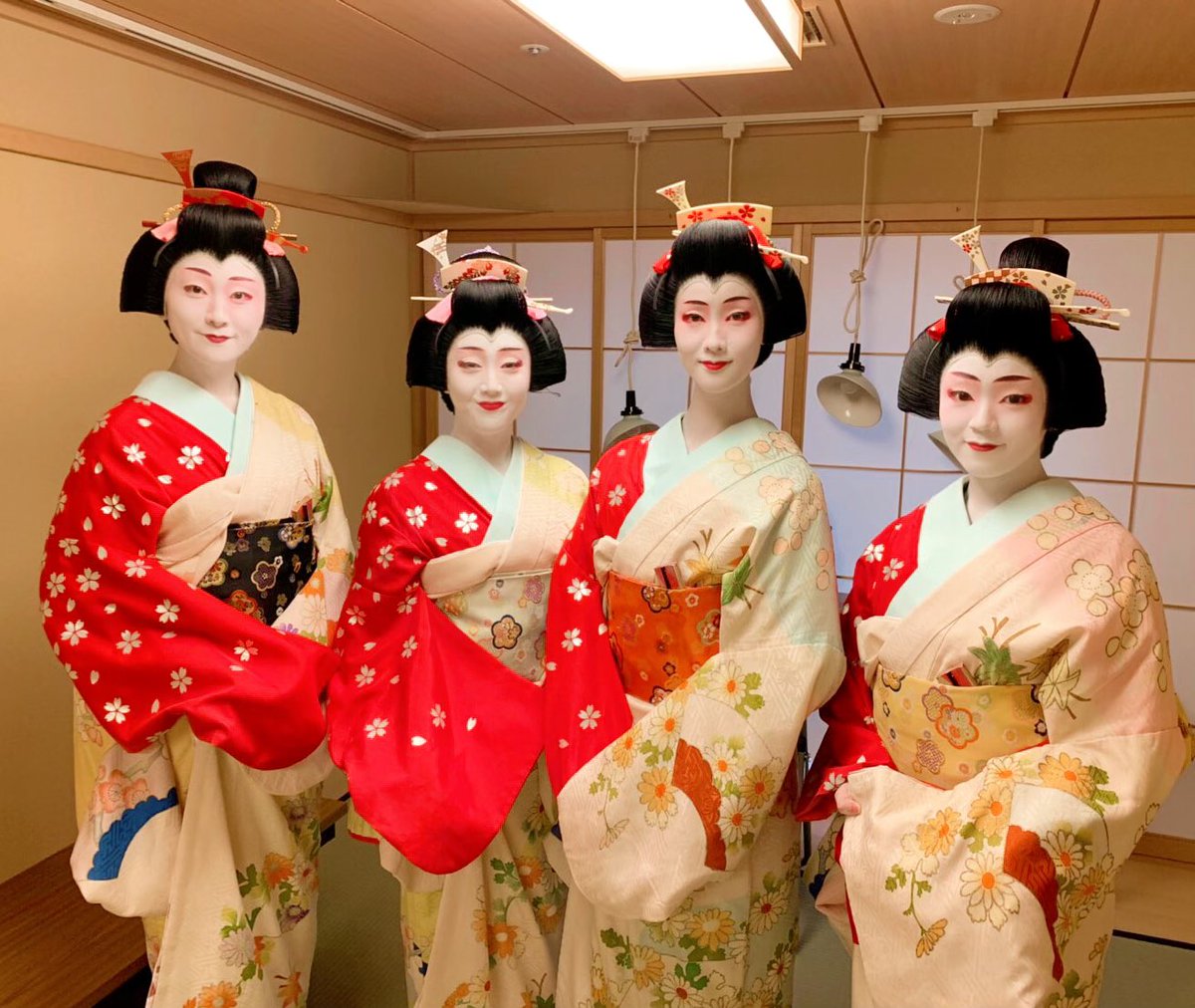 花柳まり草 19 8 14 超歌舞伎 お国山三 當世流歌舞伎踊り 拵え 前から見た図もどうぞっ 四人で色が違います 超歌舞伎 初音ミク Miku Hatsunemiku 中村獅童 丈 南座 歌舞伎 Kabuki 日本舞踊 日舞 花柳流 日本舞踊家 着物 宝塚