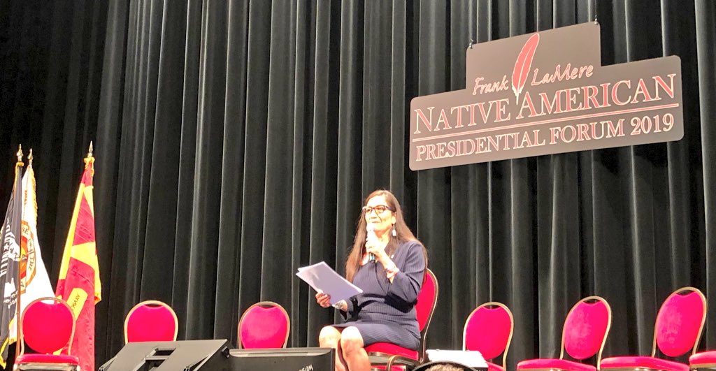 IENearth's tweet image. Congresswoman @RepDebHaaland takes the stage to a standing ovation at the #NativeForum. Congresswoman Haaland will be introducing @ewarren, who she recently endorsed.

#nativeforum #nativevote2020
