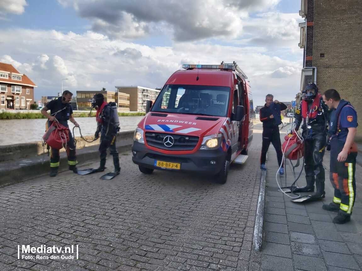 112HM's tweet photo. Het fietsje blijkt er al sinds gisteren te liggen, dit maakt het voor de hulpdiensten niet meer nodig om een zoekslag te maken. De hulpdiensten gaan weer met vervolg. #Zuidkade #Waddinxveen https://t.co/RX21Y5tPw0