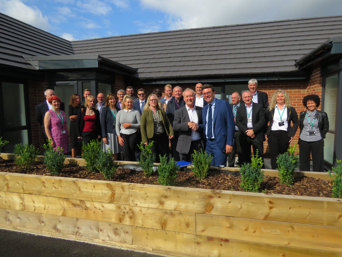 MayorofGM's tweet photo. Today the Mayor opened the new South Gate development in Openshaw ✂️

The scheme features housing which is age and dementia friendly, using principles such as simple sight lines and light and airy living space 🏘️

It also contains townhouses for first time buyers and families 🏡 https://t.co/lp0N7ZzwiS