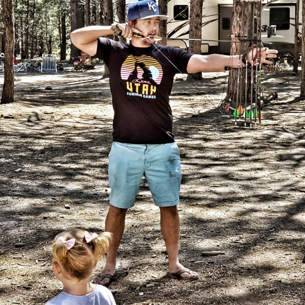 TheBdubAmerican's tweet photo. Getting a little pre-hunt practice in. #backwoodsamerica #thatcampinglife #getoutside #archeryhunting #psearchery #camping #practice https://t.co/EPsxzxXrRP