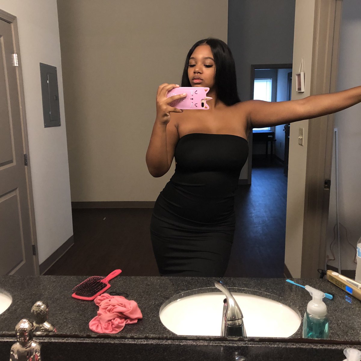 haylivaun's tweet image. Don’t sleep on miss lady, she a prize🖤 #secondfirstday #wvsu