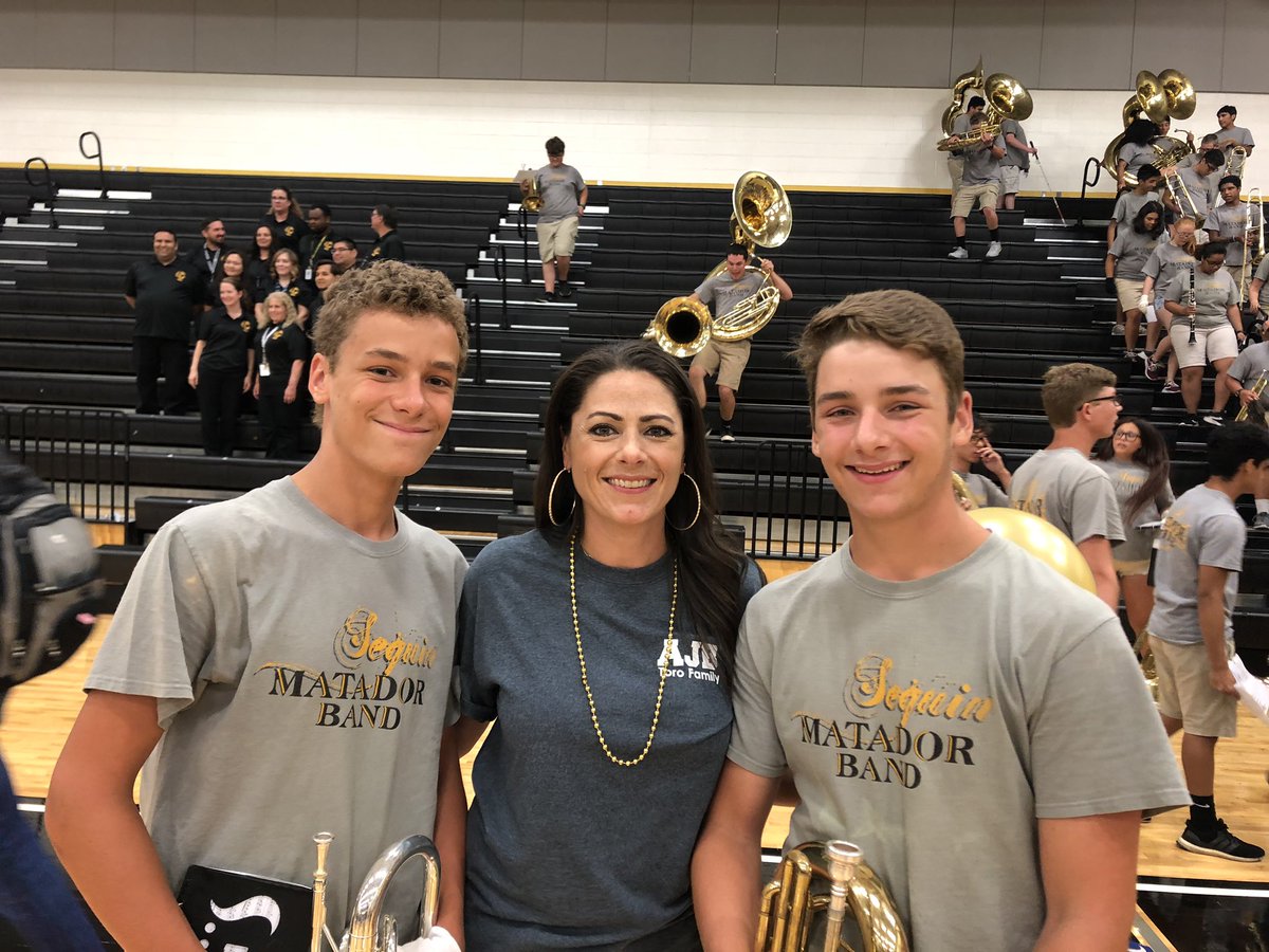 mfklibrary's tweet photo. Year 6 with Seguin ISD and year 1 at my new home Briesemeister Middle School! Boys are heading into 10th grade. @ajb_toros @seguinISD #teamseguin #TheArtofChange #SISDconvo19 https://t.co/N4MrntwZ4a