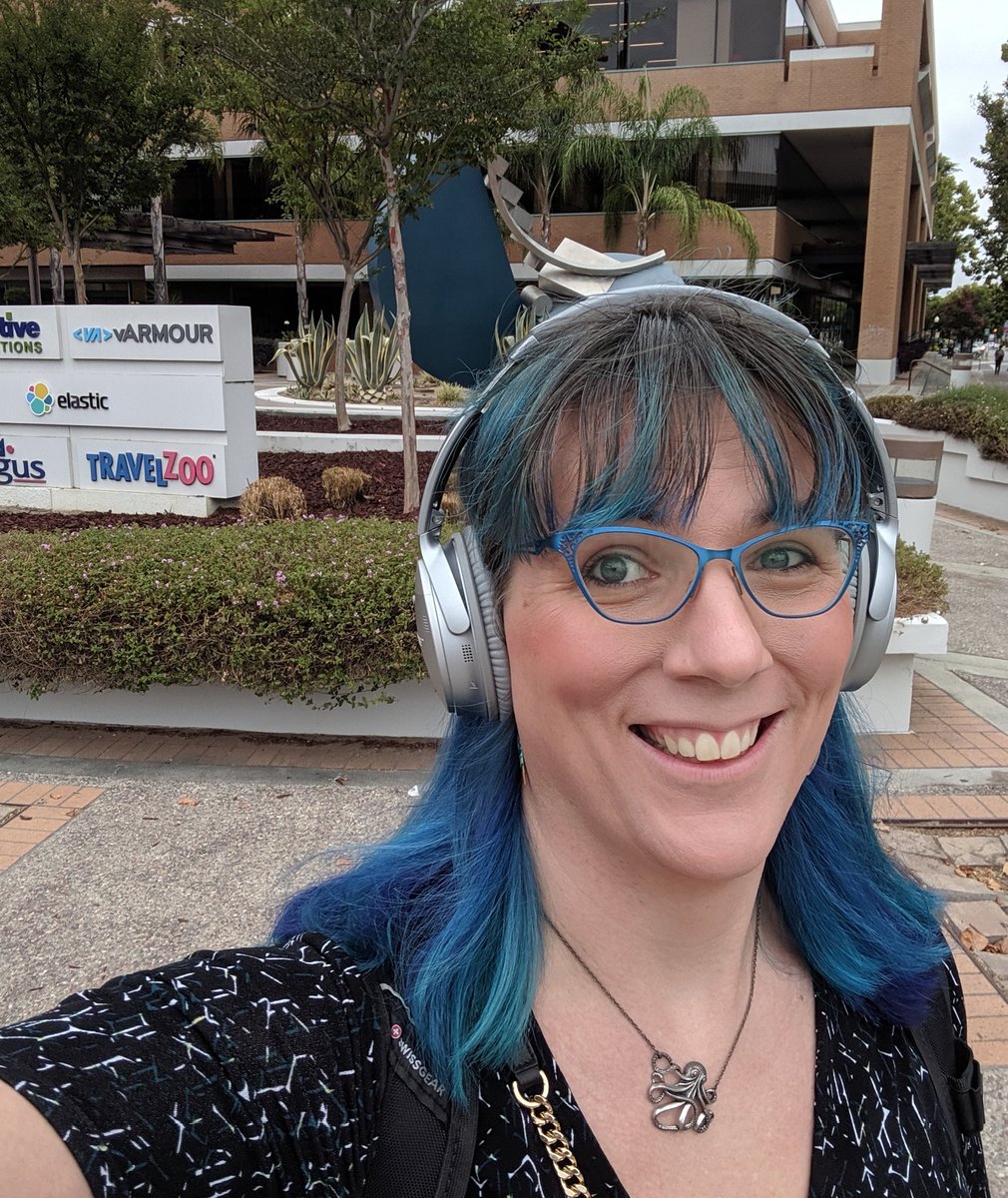 Amy Tobey selfie in front of the Elastic office in Mountain View CA