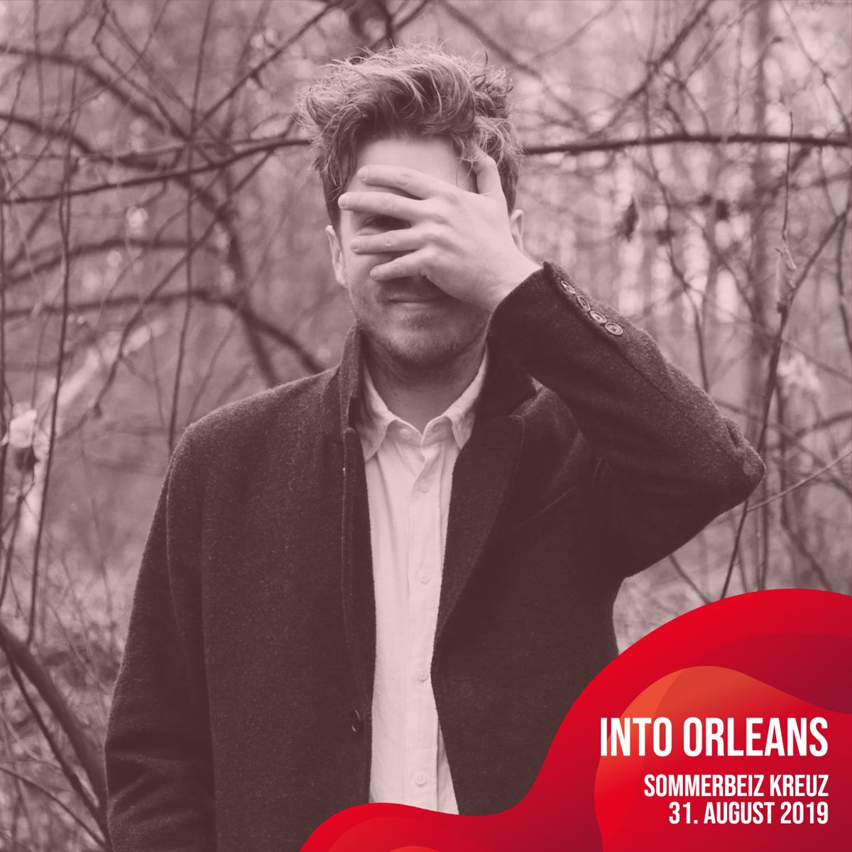 Ambivalenz scheint hier das Zepter zu schwingen. Mal laut, mal leise. Mal fassbar, mal verschwommen. Die Musik, geboren im American Folk, verirrt sich gerne in andere Gebiete und schüttelt Hände mit dem Blues..

Am Samstag, 31.08.2019 in der Sommerbeiz (KreuzKultur). Yeah! 😍