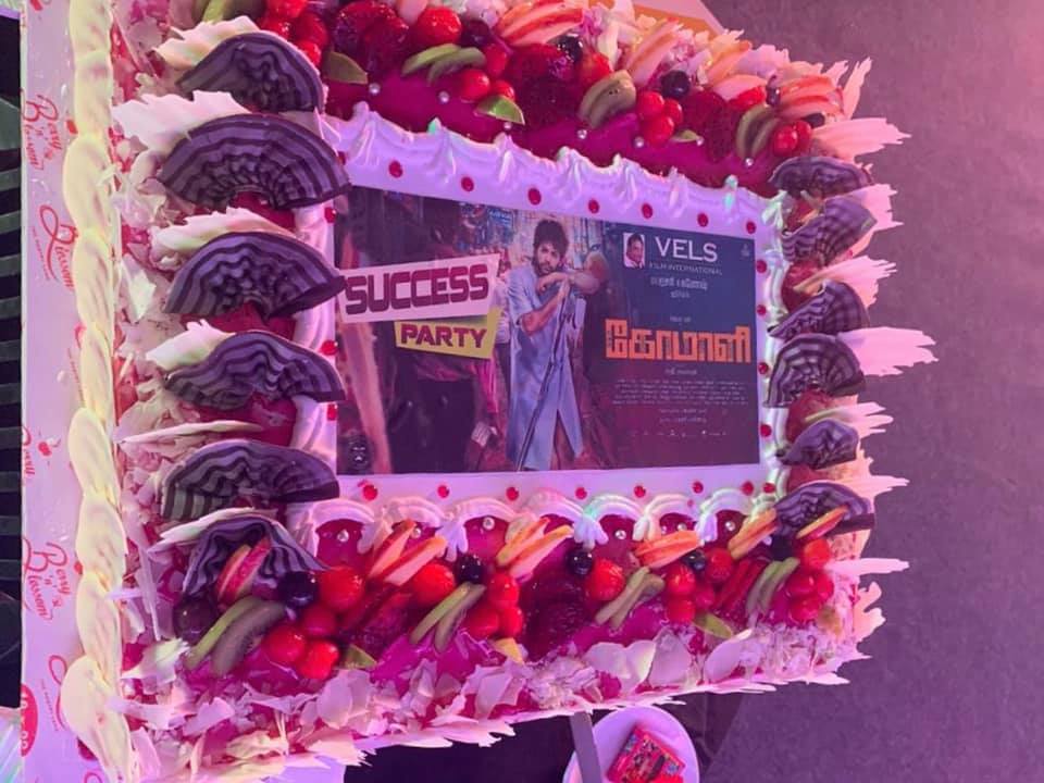 CineTimee's tweet photo. #Comali ! வெற்றி கொண்டாட்டம் !
#ComaliSuccessParty ! #SuperHitComali ! @actor_jayamravi !
#CineTimee ! https://t.co/NP8FSyQmIi