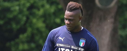 footballitalia's tweet photo. Mario Balotelli reveals his mother “cried” with happiness when he joined hometown club #Brescia . “It was my Father’s dream to see me in this jersey.” https://t.co/SS24WZ2yeE #Balotelli #SerieA #Calcio https://t.co/5NmS2zHOTD