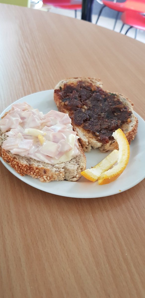 Gaman að fá <a href="/AlfhildurL/">Alfhildur Leifs</a> til að halda fyrirlestur. Hún finnur mat fyrir mann 😀