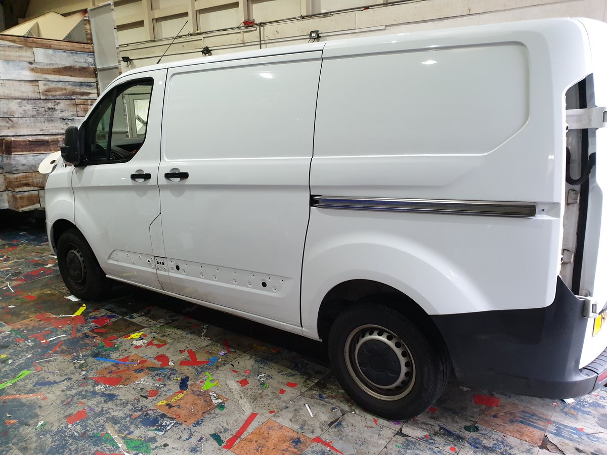 DandSSignsLtd's tweet photo. We had this in our workshop last week we love it. A transit for @SmallTraining1 . There even is a matching Fiesta to follow.

#Vehiclegraphics #Livery #Wrap #Dssigns #vinyl https://t.co/D90VOWPreM