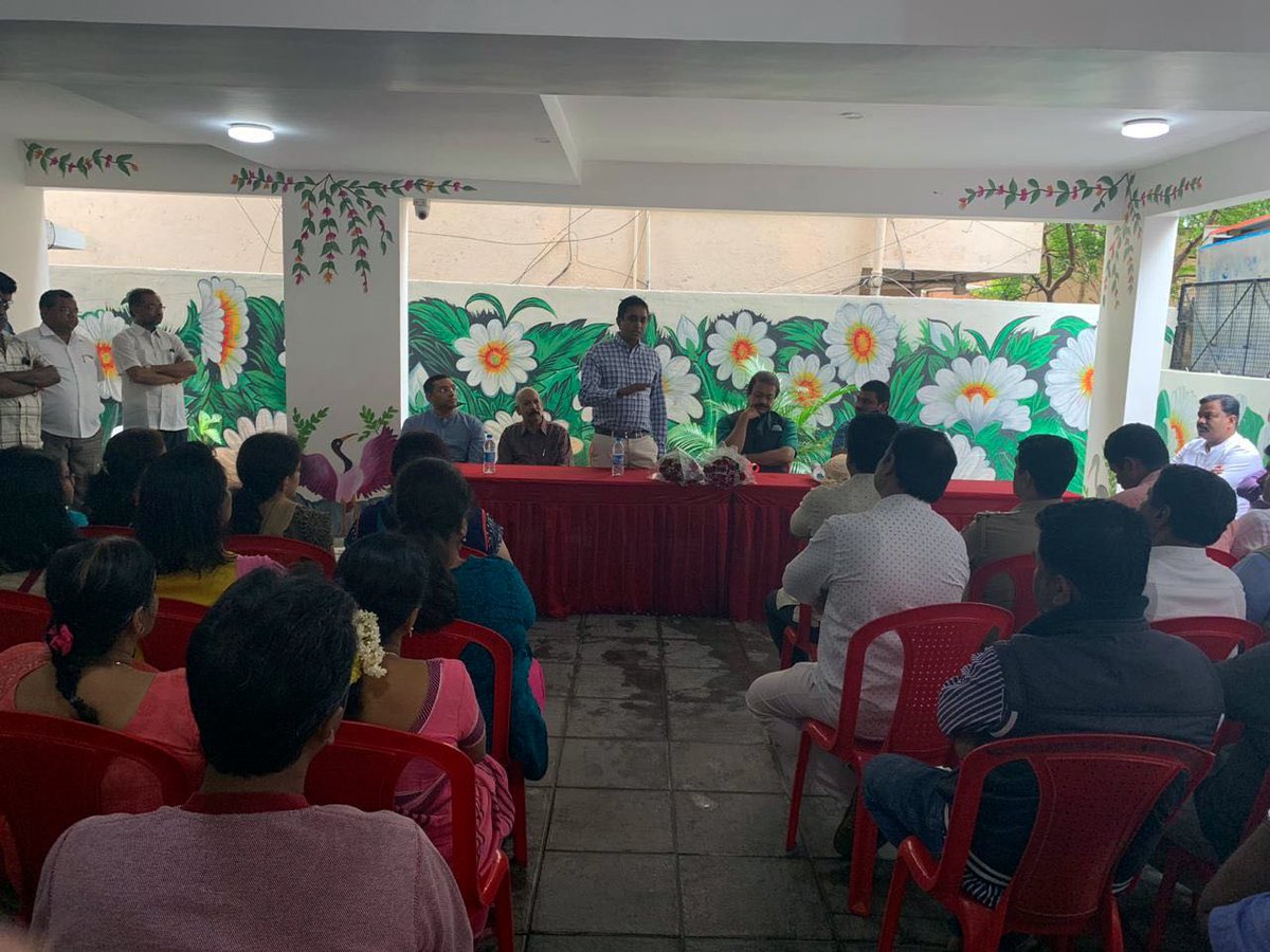 VivekSReddy9's tweet photo. It was really good of Chikpet MLA Sri Uday Garudachar to have met the residents of Wilson Garden today and addressed the issue of flower shops being opened in Wilson Garden.
#viveksubbareddy #vivekreddy https://t.co/APyw6ep4KZ