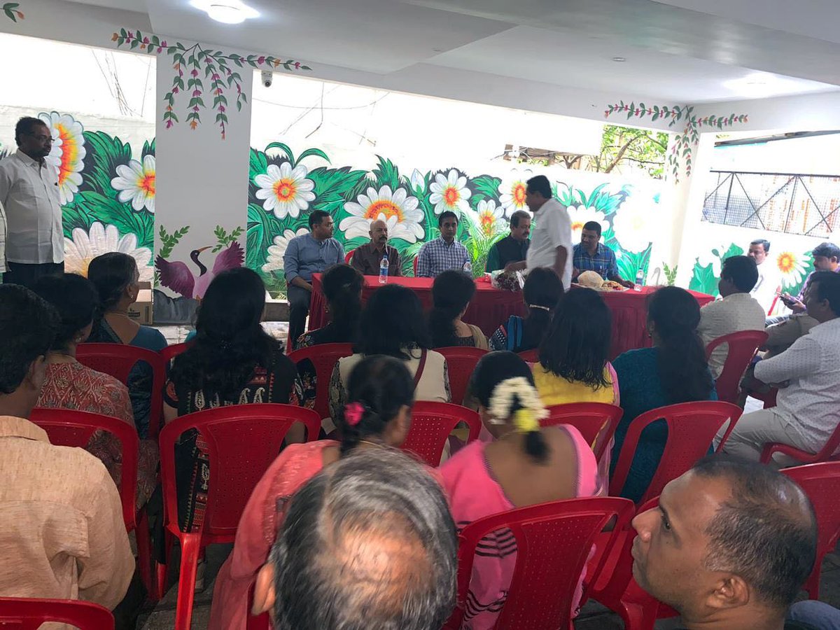 VivekSReddy9's tweet photo. It was really good of Chikpet MLA Sri Uday Garudachar to have met the residents of Wilson Garden today and addressed the issue of flower shops being opened in Wilson Garden.
#viveksubbareddy #vivekreddy https://t.co/APyw6ep4KZ
