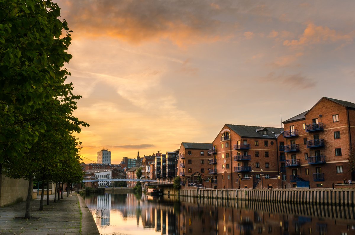 AireApartments's tweet photo. In celebration of #worldphotographyday here are two beautiful pictures beside the river Aire (The Calls, #Leeds). https://t.co/TiN28rmvs9