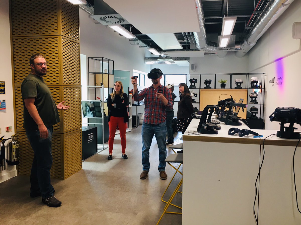 TeesScreen's tweet photo. This time last week we set the bar for Monday mornings! ๐
We were getting a taste of all things #AR #VR and #XR in the #ImmersiveLabNETV
Part of our exciting collaboration with @aux_project where artists-in-residence are creating experimental works in time for @MAW_weekender https://t.co/z5D5RdJ205