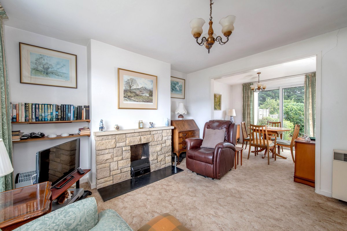 *New Property Alert!* *3 Bed Semi, Galmington*

We're already receiving lots of interest in this fantastically situated property on Deane Drive. The property is in need of updating and has a garage and generous garden. #forsale #weknowtaunton #Taunton  - tinyurl.com/yyk5b5zt