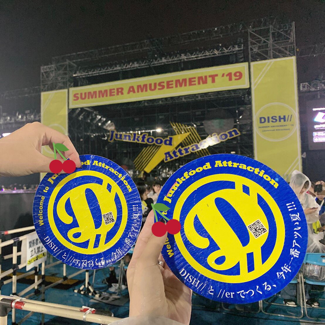 _971103_'s tweet photo. 🍒0️⃣8️⃣1️⃣8️⃣🖤夏の思い出こに。会場入ったら横にサブステ、目の前にトロッコでほんとに最高だった😭♡初っ端から涙のリミッターぶっ壊れて終始泣いてたけど過去一幸せなライブだったな･･･ほんとに心から終わってほしくない時間だった(泣)これからも一生ついて行きます✌🏻️🌈💙 https://t.co/9rbzRvi00M