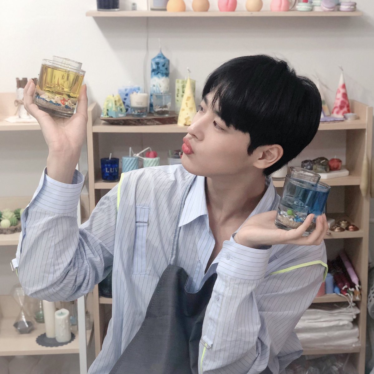 VICTON1109's tweet photo. [#빅톤] 앨리스의 월요병 퇴치를 위해
VLIVE를 준비한 천사 병차니👼🏻💕
앨리스를 생각하며 한땀 한땀 만든 
정성 어린 강쥐병아리표 💛젤캔들홀더💙
사랑이 뿅뿅 담긴 병차니의 선물
잘 받아주시길 바라며! 🐶🐥
내일은 더쇼 스페셜MC
병찬이랑 함께해여💕😍

#VICTON #병찬 #최병찬
#ChoiByungChan https://t.co/RIroUi80lb