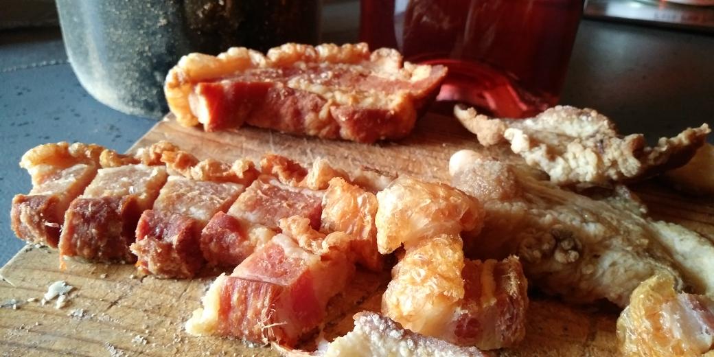 JesusPilar79's tweet photo. Llegó el #lunes momento de disfrutar del #torreznoday con un buen @TorreznodeSoria y esta vez un espectacular #Rosado de #RoalesdeCampos de @BodegasBelote gracias @cmilamores y a toda la familia de la bodega por su hospitalidad #OnFire #Torreznoterapia https://t.co/yYPQqhMpTf