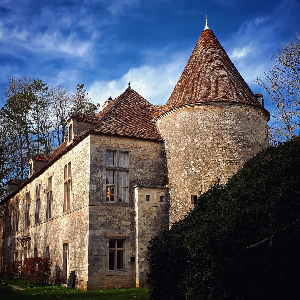 laromagne's tweet photo. Commanderie de la Romagne, Bourgogne
#MagnifiqueFrance https://t.co/Y7bsJCezX6