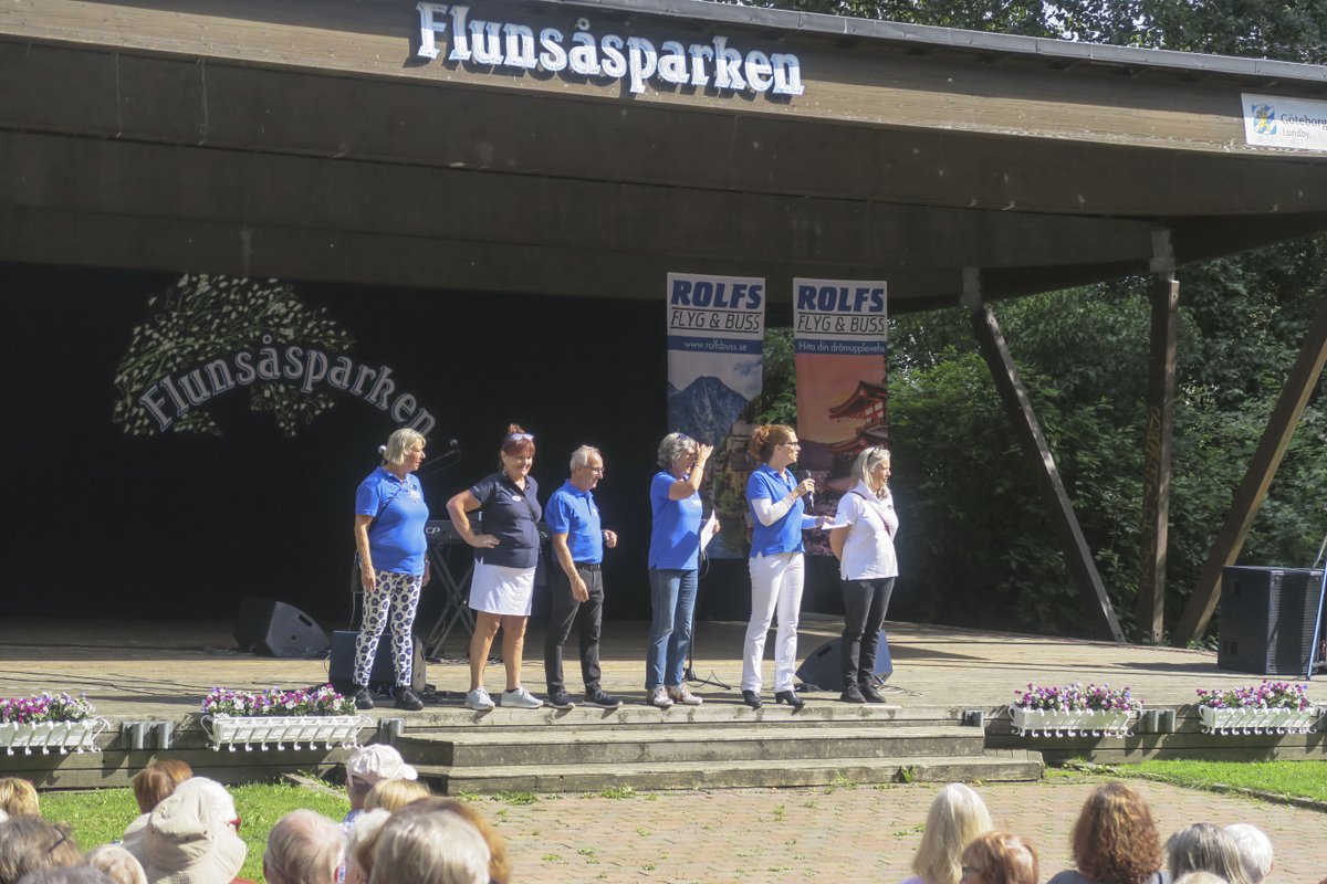 Tack till alla som kom och gästade oss i Flunsåsparken igår. Reseledare Frida Edström bjöd på ett underhållande resequiz. Musik och underhållning av Lasse Kronér tillsammans med det lokala coverbandet Partypatrullen gjorde att stämningen blev på topp. 🤩🤩