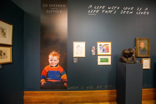 Urban96FM's tweet photo. #MajorTeaAlert
British superstar musician Ed Sheeran will be celebrated in grand style in his home town!
Never seen before photos of him will be put on display in "The Ed Sheeran: Made In Suffolk exhibition".๐๐
#UrbanXtra w. @NanaKing_radio
https://t.co/xEJlO52o81 https://t.co/mpUOlPOjKF