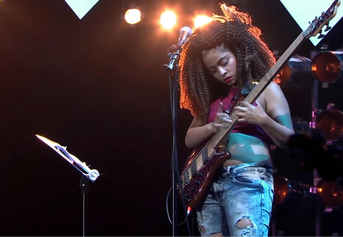 geocappiello's tweet photo. 🎶🎵🎶
Mohini Dey - bass guitar solo
Ekalavya band at Lugano Jazz Festival 2018
"Estival Jazz Lugano", Lugano 🇨🇭 (2018-07-12)
https://t.co/5Bw2Rnj3qg
#MohiniDey #Ekalavya #LuganoJazzFestival #Jazzfusion #Fuion #Jazz #Jazzbass #Jazzlovers #Livemusic https://t.co/TkQziCniTp