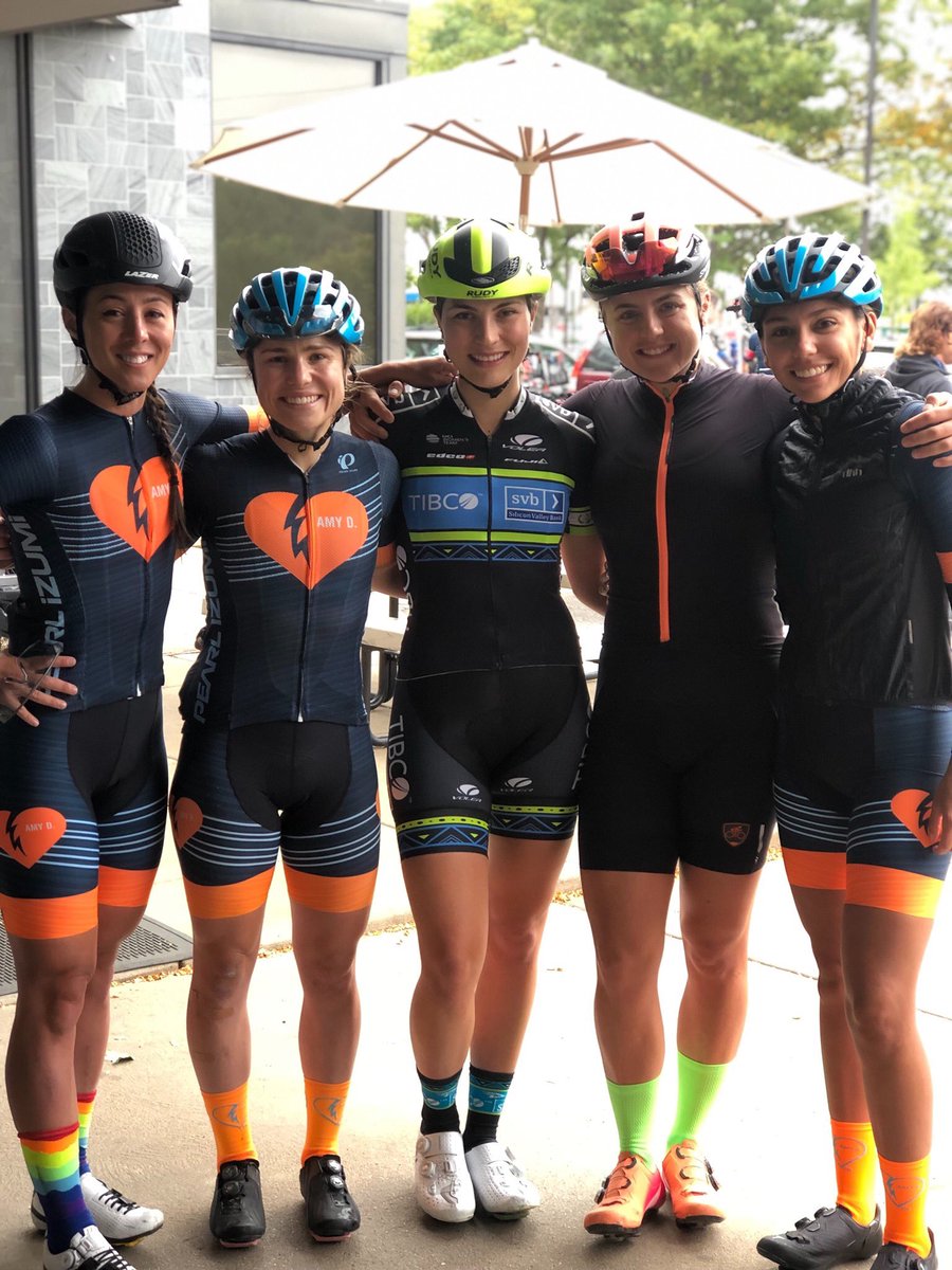 CatherineColyn's tweet photo. @HomestretchFdn #stretchies in the house! It was awesome to meet more women who have come through this foundation. 🏡 Thank you @KathrynBertine for everything you’re doing for women’s cycling. 🚲 https://t.co/5OxVUlHRlu