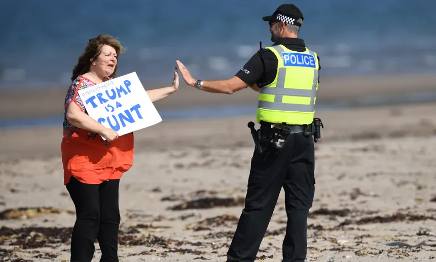 CardedeuIam's tweet photo. @GreenlandMFA @CanadaScots45 Interesting trio here involving Janey Godley https://t.co/A6gvYdaYiT
#indyref2 #Democracy #transparency #CSR #TheGuardian #UKmedia  https://t.co/cPhiV7HAje and a wee choon https://t.co/sMEM7dKllN https://t.co/rmmlnxoNcf