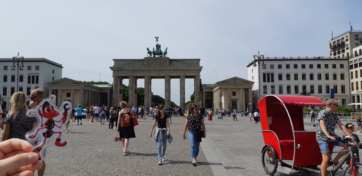 TORRAS_sum's tweet photo. 🐜🇩🇪 Nuestra mascota manda recuerdos desde Berlín.
✈️🇨🇺 Además nos comenta que ya está rumbo a Cuba. 
👩👨🔧Nosotr@s volvemos a estar operativos después de una semana de vacaciones en que hemos aprovechado para renovar energía.
💪Seguimos trabajando. Esta semana de 8 a 14h. https://t.co/eZWJakMT07