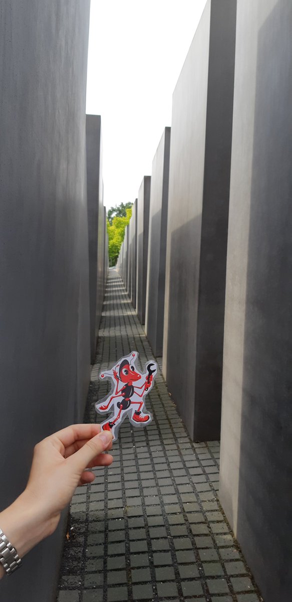 TORRAS_sum's tweet photo. 🐜🇩🇪 Nuestra mascota manda recuerdos desde Berlín.
✈️🇨🇺 Además nos comenta que ya está rumbo a Cuba. 
👩👨🔧Nosotr@s volvemos a estar operativos después de una semana de vacaciones en que hemos aprovechado para renovar energía.
💪Seguimos trabajando. Esta semana de 8 a 14h. https://t.co/eZWJakMT07